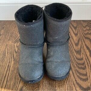 Ugg Classic Short II Glitter Kids- Black size 2.  Used condition.